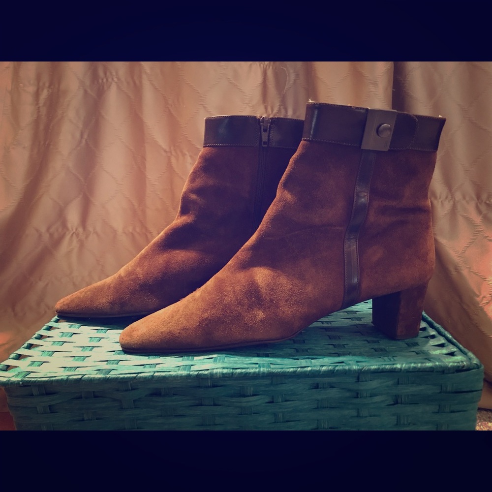 Women’s Coach “Hillary” Brown Suede Booties boots